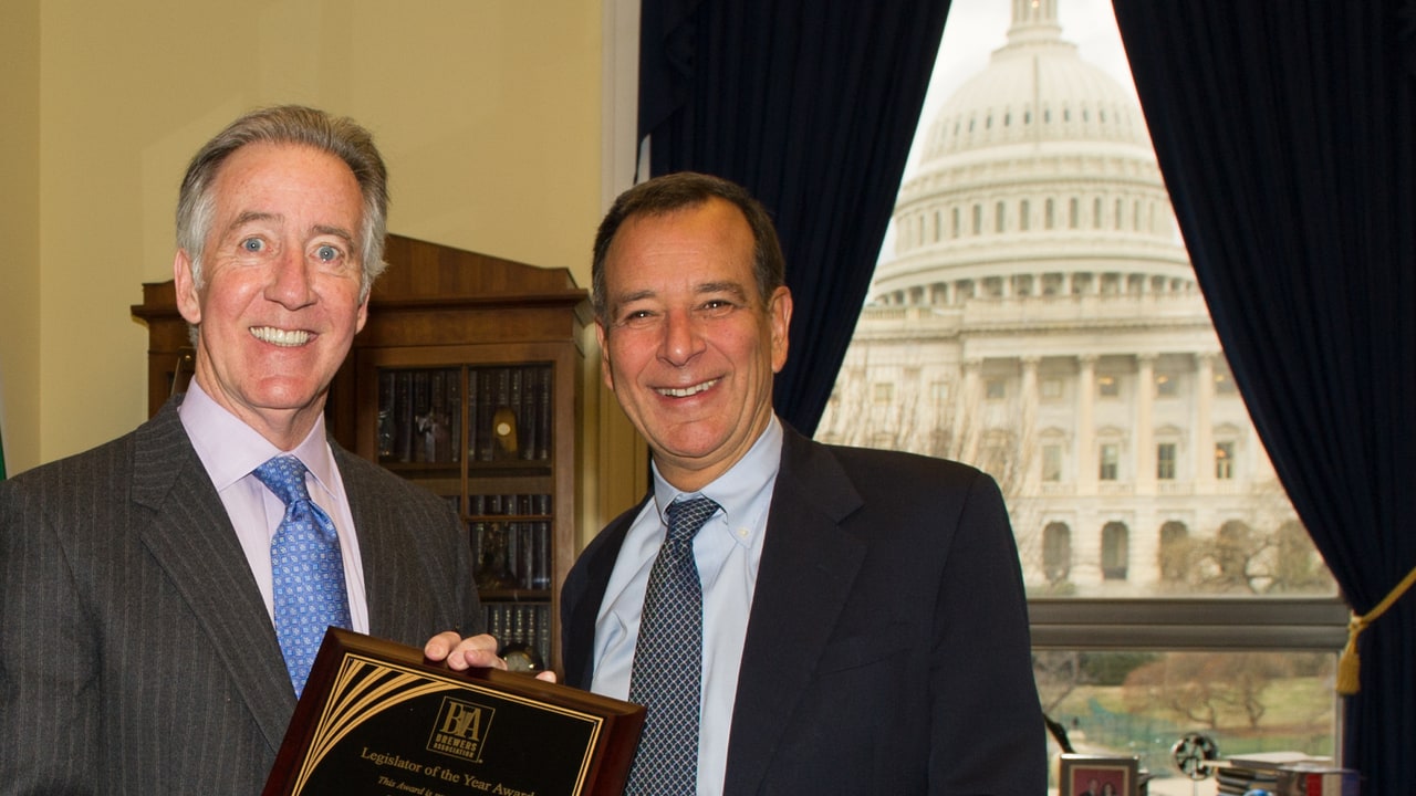 Jim Koch speaking at a 2013 Brewers Association award event in a congressional photograph by Congressman Richard Neal, cropped by Streakr